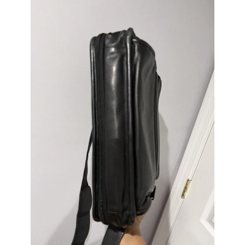Tumi Leather Messenger Laptop Crossbody Tote Black Bag Pockets L